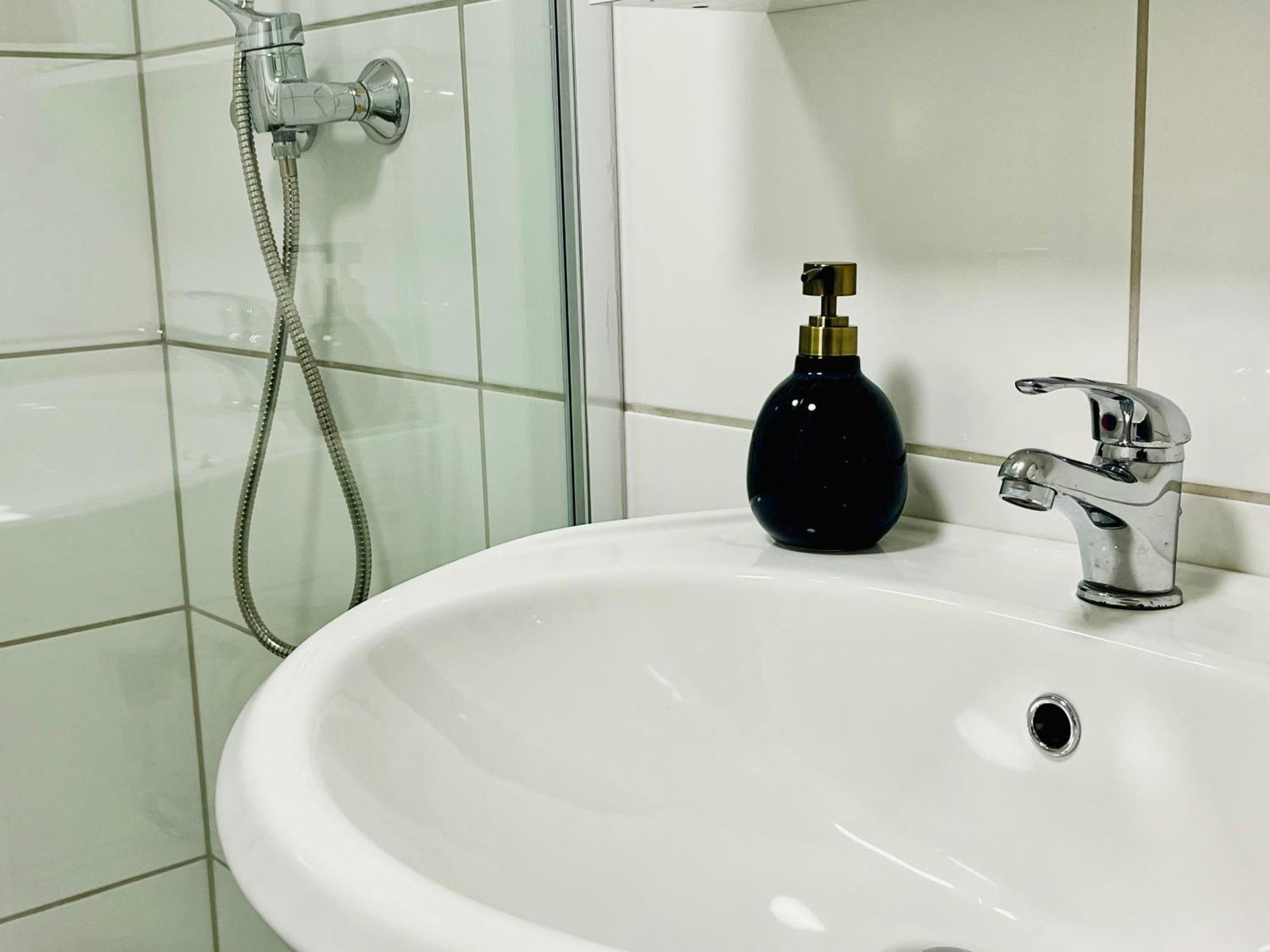 Aycatcherhomes - Lage I Zentral I Altstadt I Naehe Fluss Lahn I Wlan I Parterre Boutique Orion Apartment *